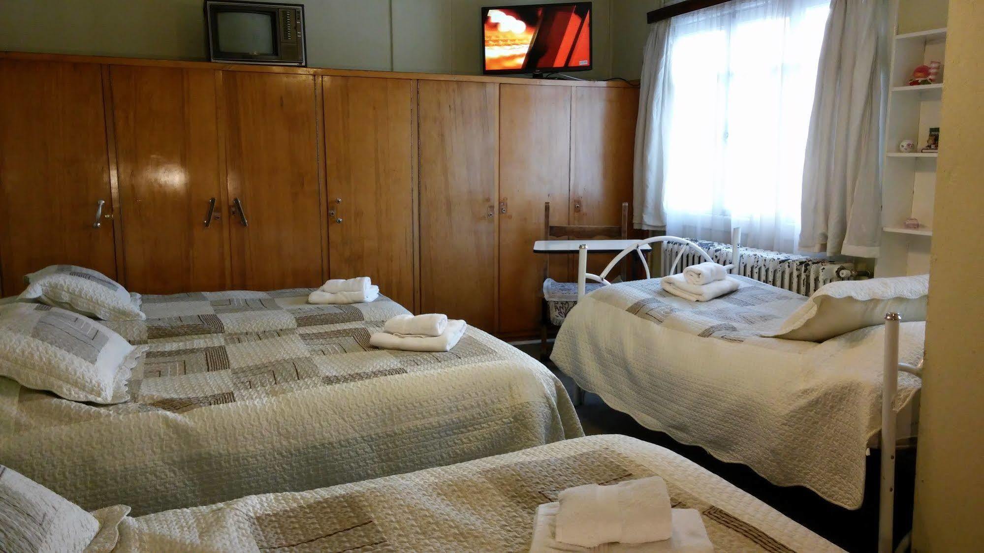 Hostal Y Cabanas Ainil Punta Arenas Eksteriør bilde