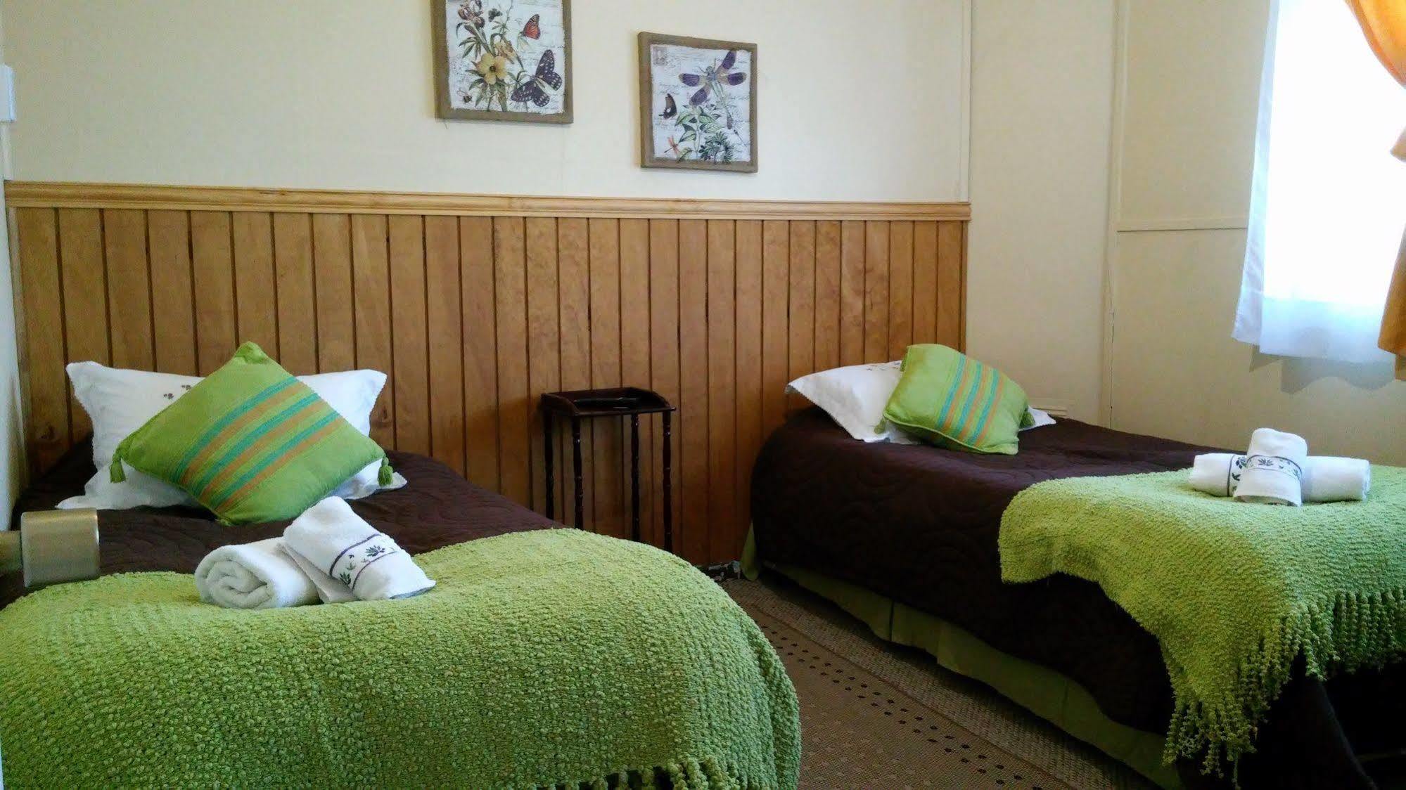 Hostal Y Cabanas Ainil Punta Arenas Eksteriør bilde
